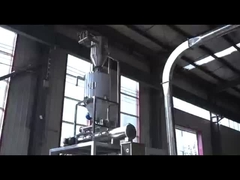 Die 500 kg schwere Fischfutter-Produktionslinie läuft in der Fabrik